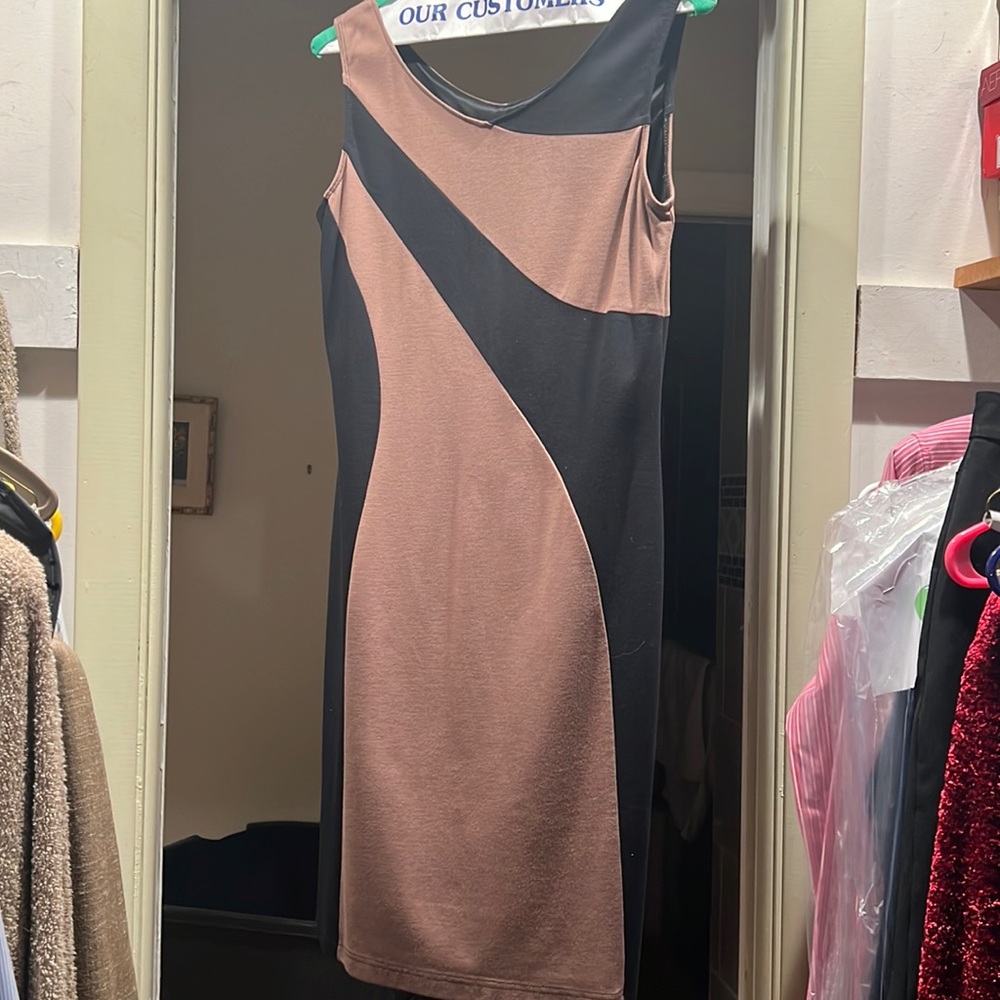 Donna brown and black cocktail dress
